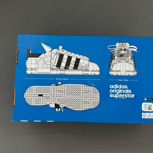 LEGO ADIDAS ORIGINAL - Picture 2 of 3